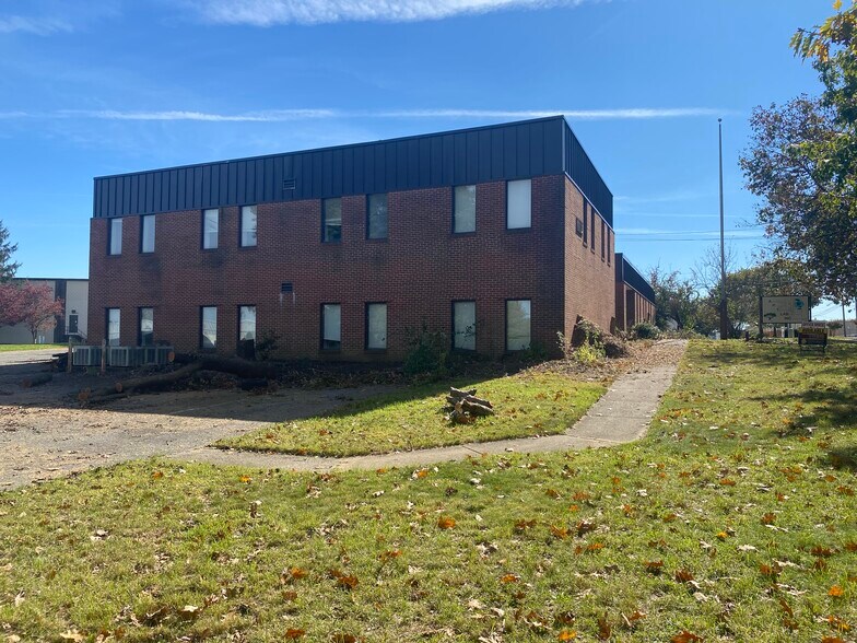 More Photos Of 1050 Spring St, Wyomissing Medical For Lease