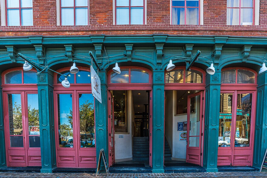 More Photos Of 2309 Strand St, Galveston Storefront Retail Residential For Lease