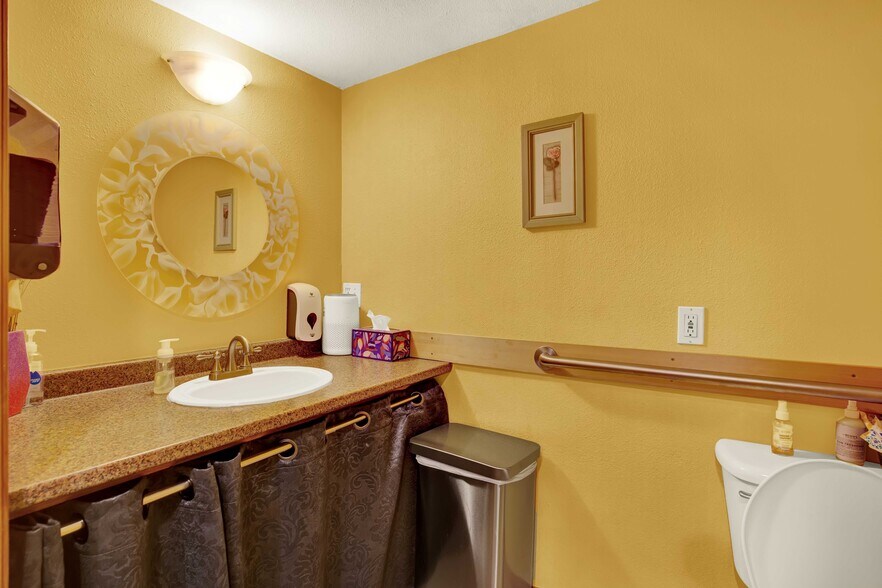 More Photos Of 1016 SE 12th Ave, Portland Office For Sale