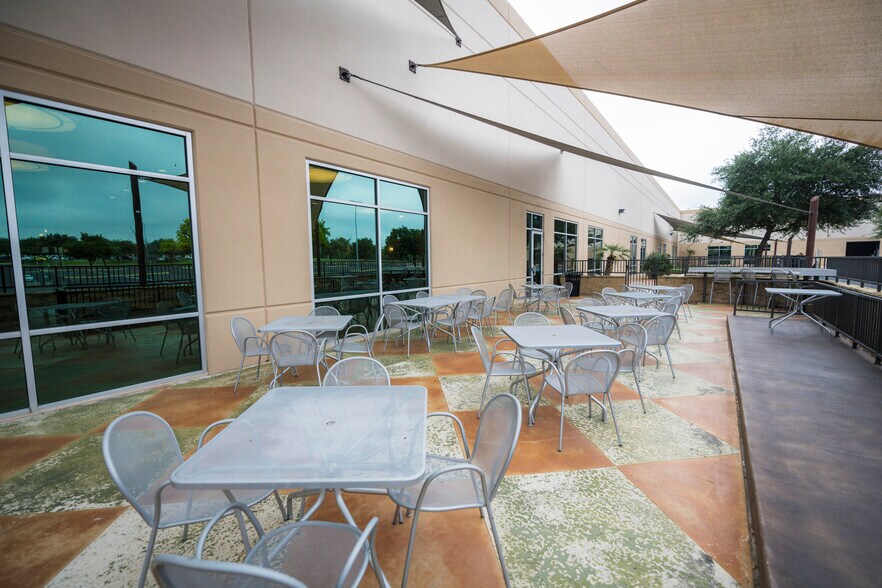 More Photos Of 654 Richland Hills Dr, San Antonio Office For Sale