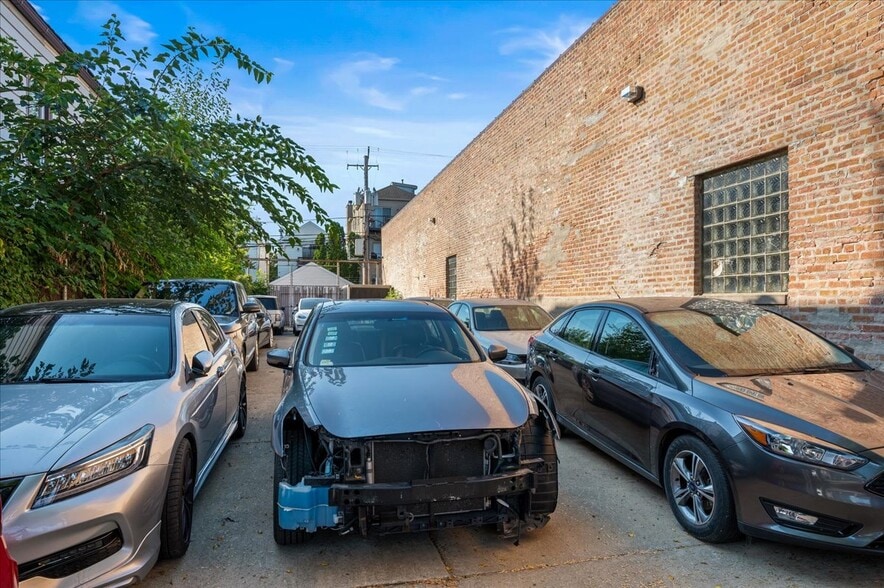 More Photos Of 629 N Ashland Ave, Chicago Land For Sale