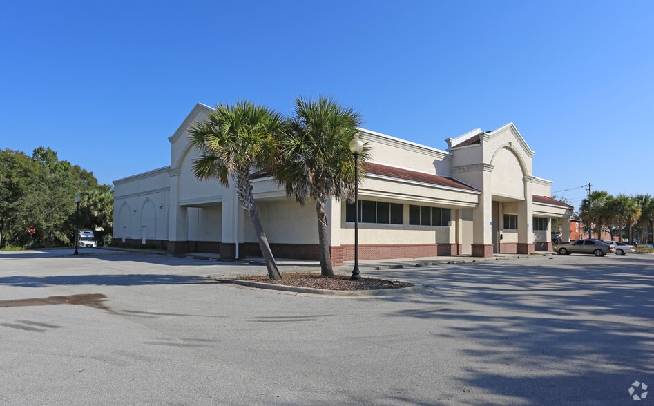 More Photos Of 550 W 1st St, Sanford Freestanding For Sale