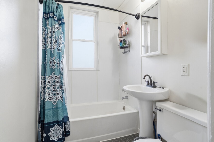 More Photos Of 10 Chesapeake St, Lyndora Apartments For Sale