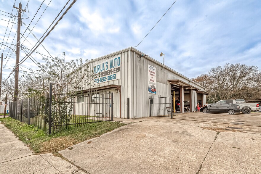 More Photos Of 7215 N Shepherd Dr, Houston Auto Repair For Sale