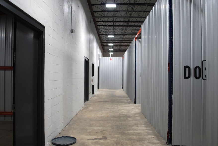 More Photos Of 1100 25th St, West Palm Beach Warehouse For Lease