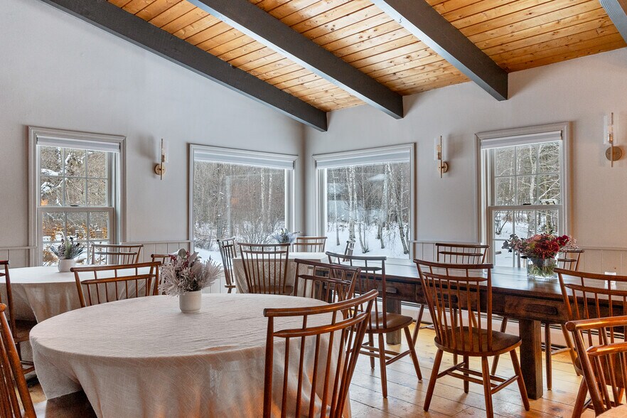More Photos Of 54 Red Clover Ln, Mendon Hotel For Sale