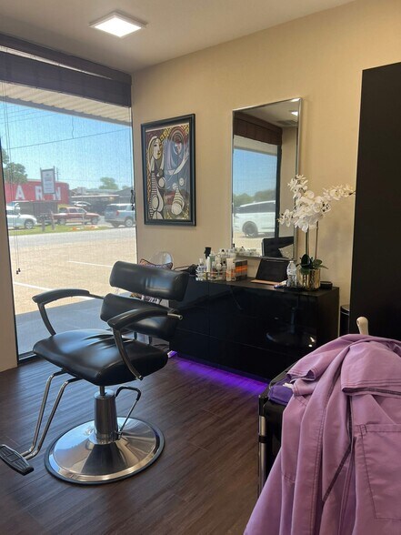 More Photos Of 3411-3415 E US Highway 377, Granbury Storefront Retail Office For Sale