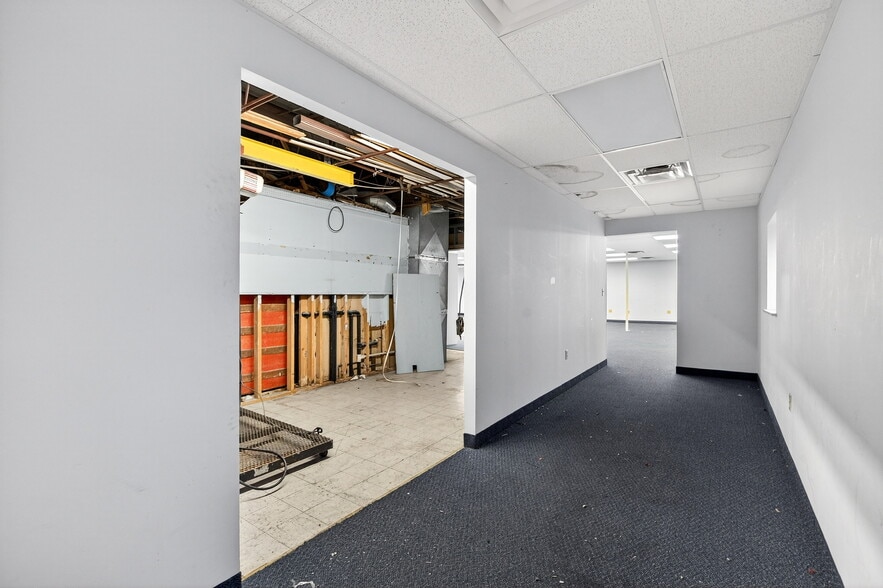 More Photos Of 4127-4141 Mayfield Rd, South Euclid Office For Sale
