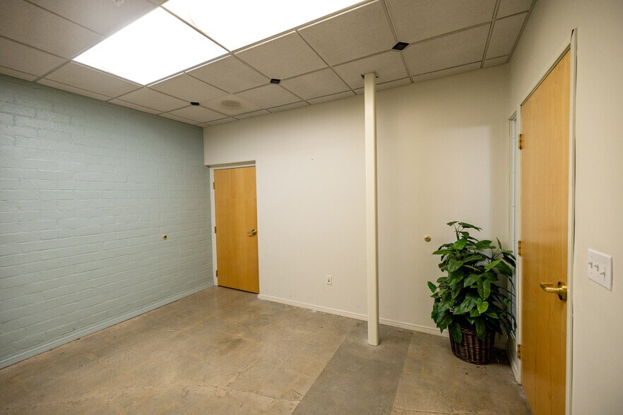 More Photos Of 241 Lombard St, Thousand Oaks Loft Creative Space For Lease