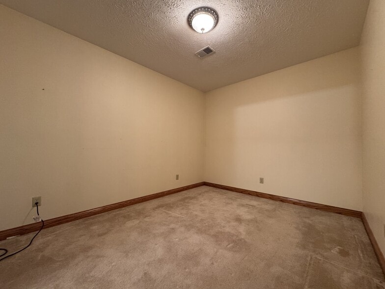 More Photos Of 915 N Main St, Bloomington General Retail For Sale