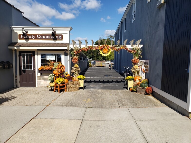 Primary Photo Of 383 Main St, Center Moriches Storefront Retail Office For Lease