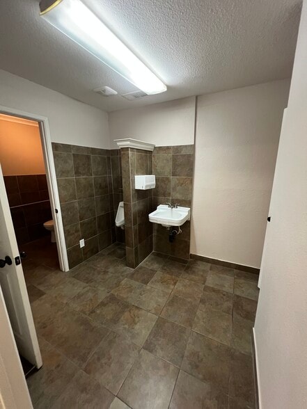 More Photos Of 444 Broadway Ave, Atwater Freestanding For Sale