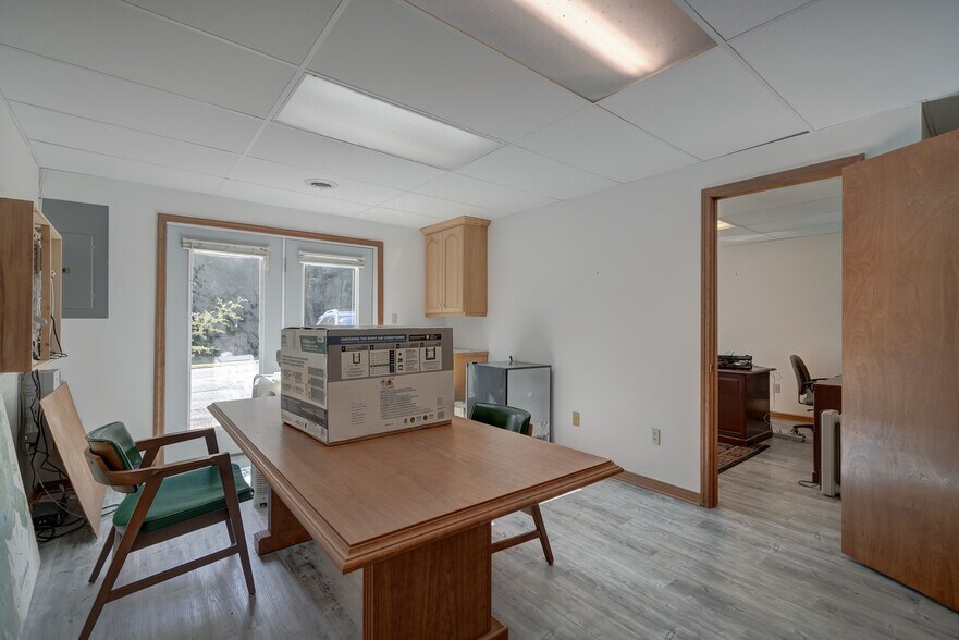 More Photos Of 2704 Lake Monticello Rd, Palmyra Office For Sale