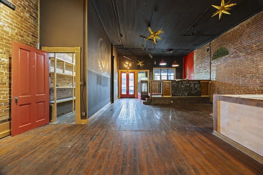 More Photos Of 261-263 Peters St, Atlanta Storefront Retail Office For Sale