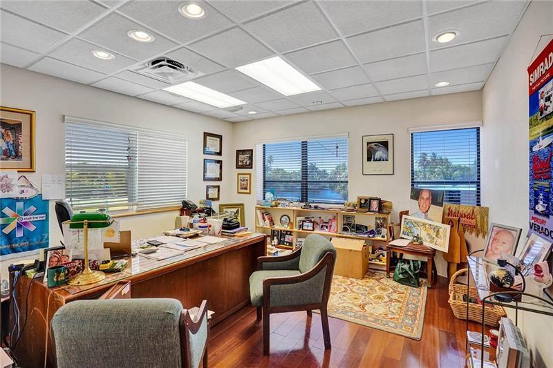 More Photos Of 2206 NE 26th St, Fort Lauderdale Office For Sale
