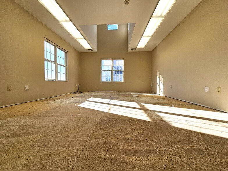 More Photos Of 5 Walter E Foran Blvd, Flemington Medical For Lease