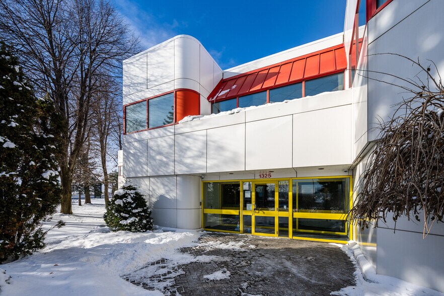More Photos Of 1325 Hwy Trans-Canada, Dorval Office Residential For Sale