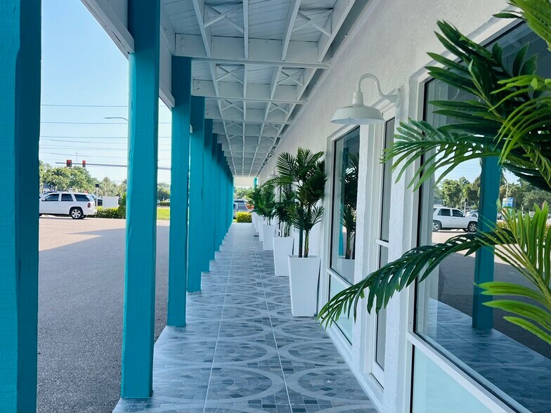More Photos Of 16387 S Tamiami Trl, Fort Myers Storefront Retail Office For Lease