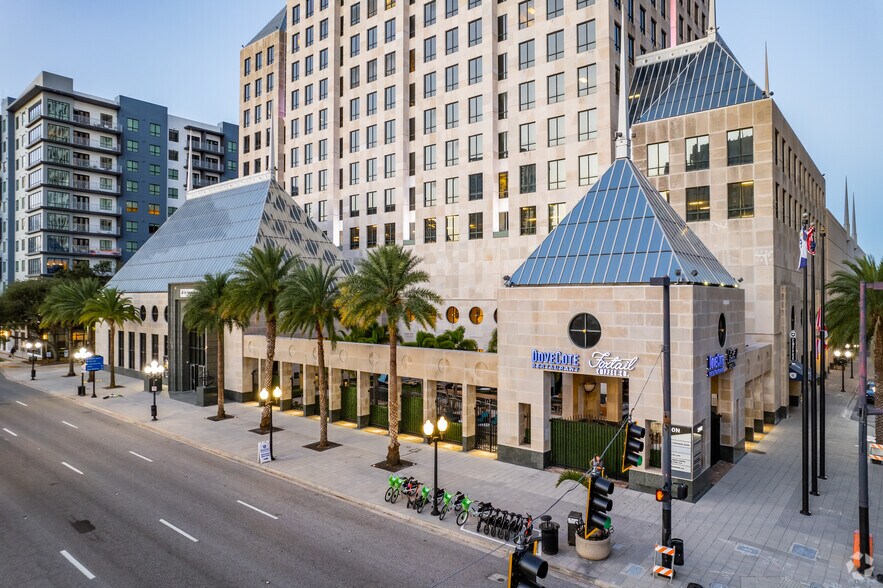 More Photos Of 390 N Orange Ave, Orlando Office For Lease