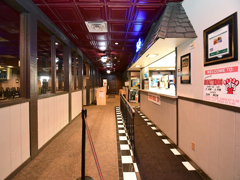 More Photos Of 7880-7890 L St, Omaha Auto Dealership For Sale