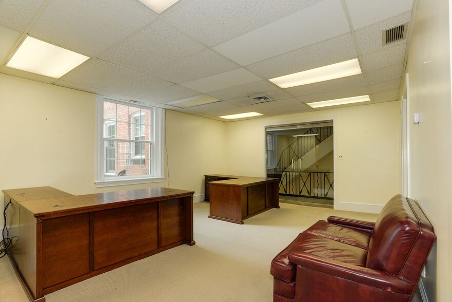 More Photos Of 2118 Leroy Pl NW, Washington Office For Sale
