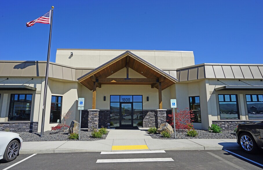 More Photos Of 1800 Rainier Pl, Union Gap Office For Lease