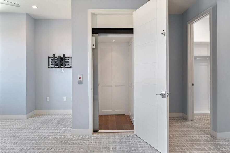 More Photos Of 16580 N 92nd St, Scottsdale Office Residential For Lease