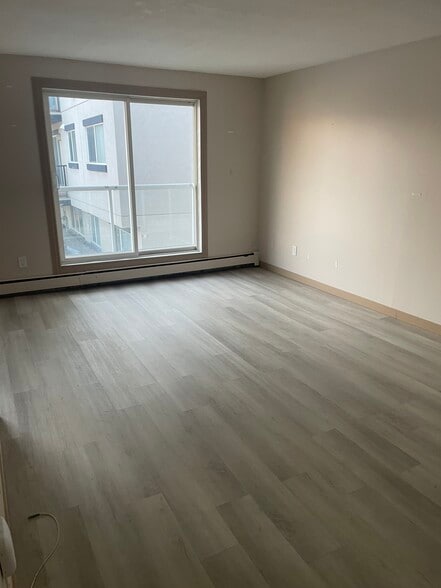 More Photos Of 11715 124th St NW, Edmonton Apartments For Sale