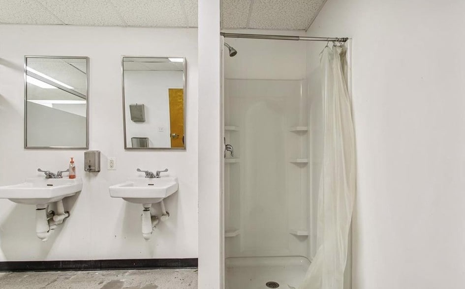 More Photos Of 1010 N Chester St, Baltimore Warehouse For Sale