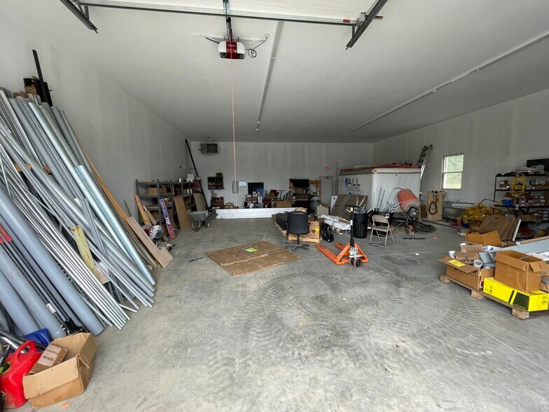 More Photos Of 12 Center Park Rd, Topsham Showroom For Lease