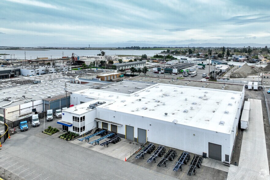 More Photos Of 4450 Tidewater Ave, Oakland Warehouse For Lease