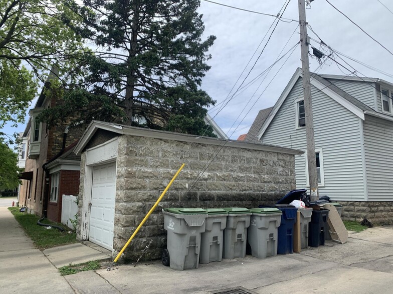 More Photos Of 2900 W Arthur Ave, Milwaukee Storefront Retail Residential For Sale