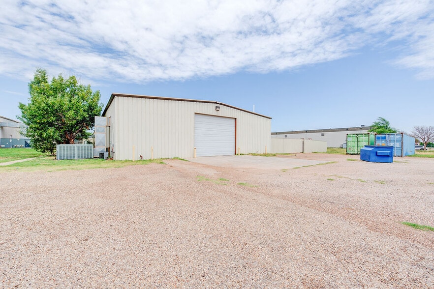 More Photos Of 921 E 66th, Lubbock Warehouse For Sale