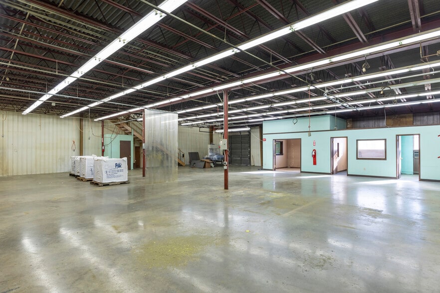 More Photos Of 4400 24th Ave W, Seattle Manufacturing For Sale