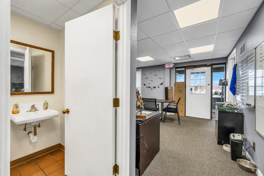 More Photos Of 3180 Coronet Way, Green Bay Manufacturing For Lease