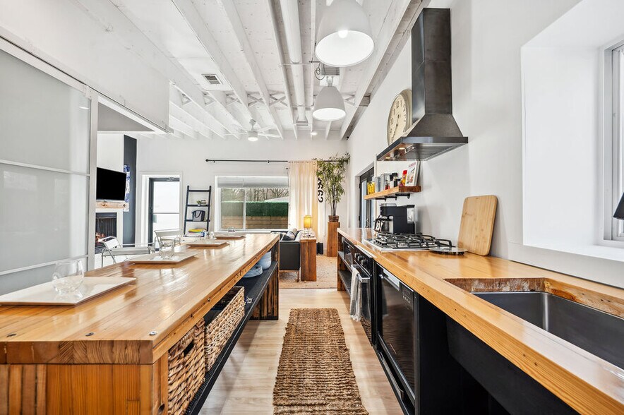 More Photos Of 13662 Red Arrow Hwy, Harbert Hotel For Sale