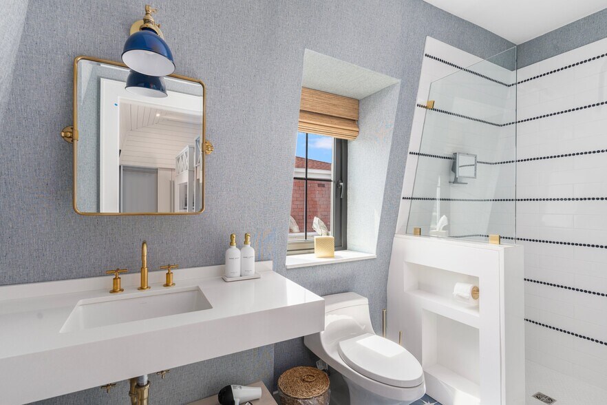 More Photos Of 212 Water St, Block Island Storefront For Sale