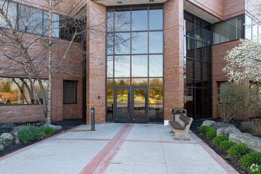 More Photos Of 1870 Winton Rd S, Rochester Medical For Lease