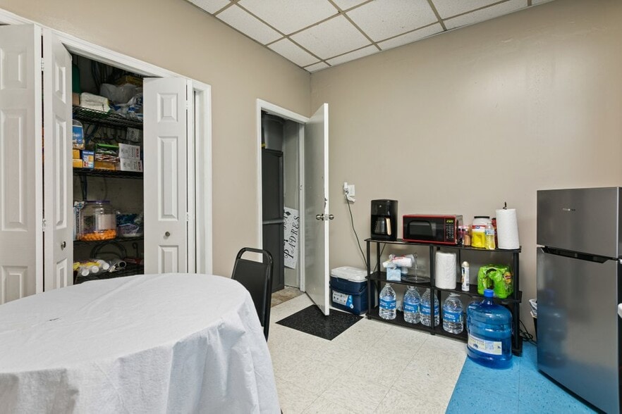 More Photos Of 6701 Beach Blvd, Jacksonville Freestanding For Lease