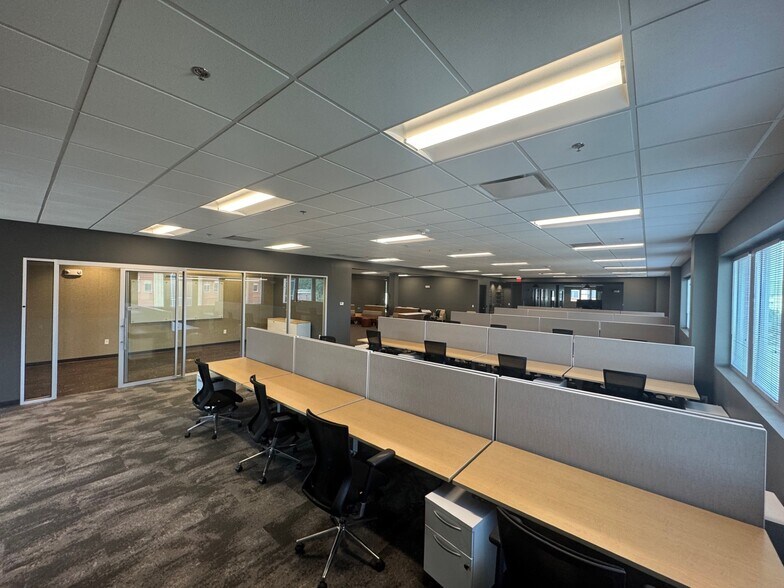 More Photos Of 6751 Parker Farm Dr, Wilmington Office For Lease