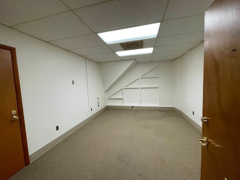 More Photos Of 11335 Pembrooke Sq, Waldorf Medical For Sale