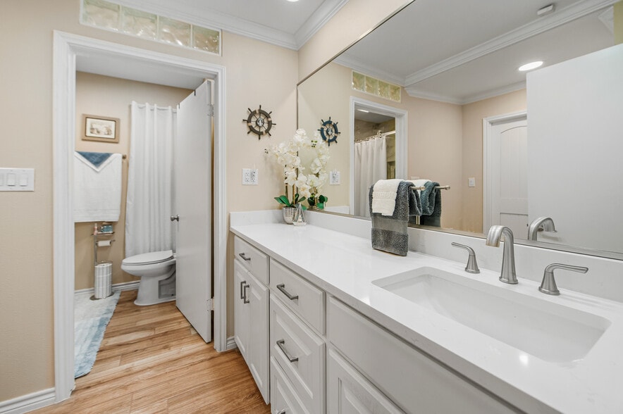 More Photos Of 101 Hunters Glen Dr, San Marcos Flex For Sale