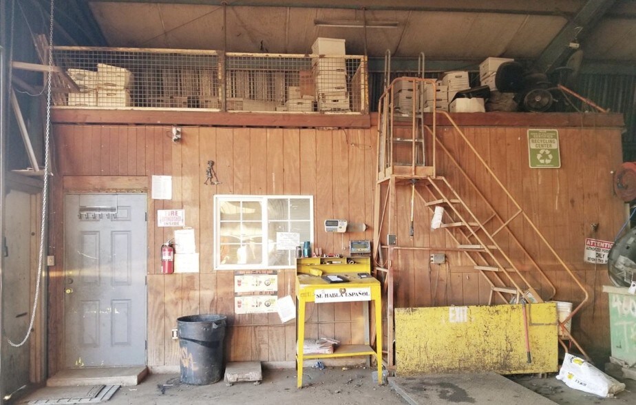More Photos Of 3615 S K St, Tulare Recycling Center For Sale