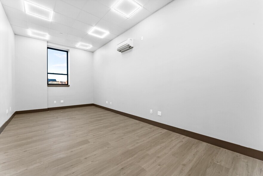 More Photos Of 48-50 Spencer St, Brooklyn Warehouse For Lease