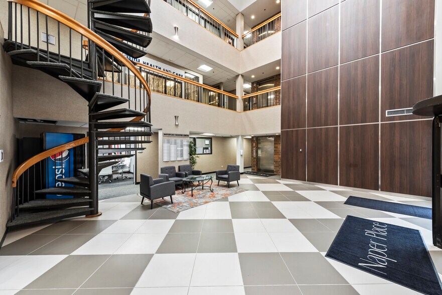 More Photos Of 608 S Washington St, Naperville Office For Lease