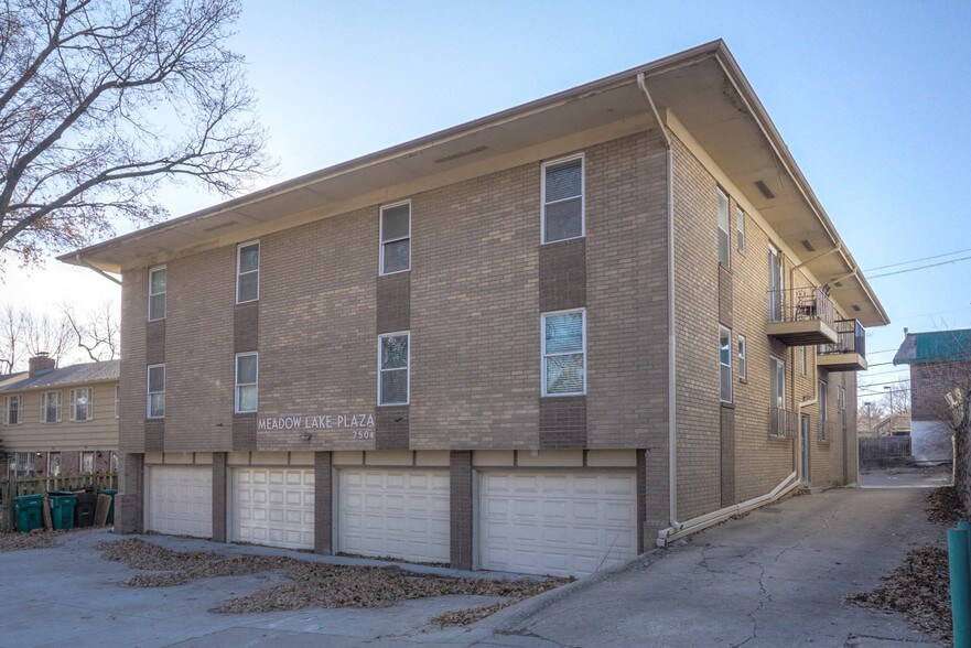 Primary Photo Of 7504 Wyoming St, Kansas City Apartments For Sale
