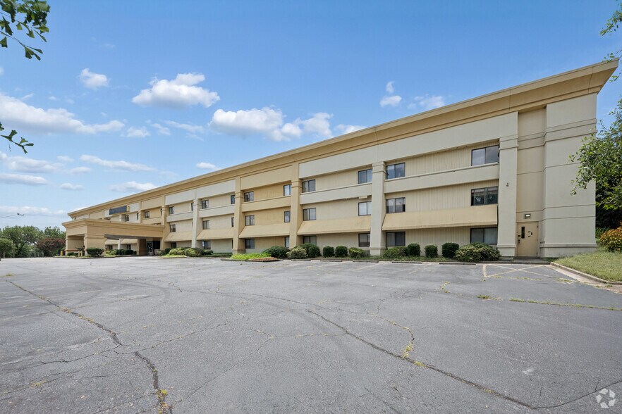 More Photos Of 2919 Warm Springs Rd, Columbus Hotel For Sale