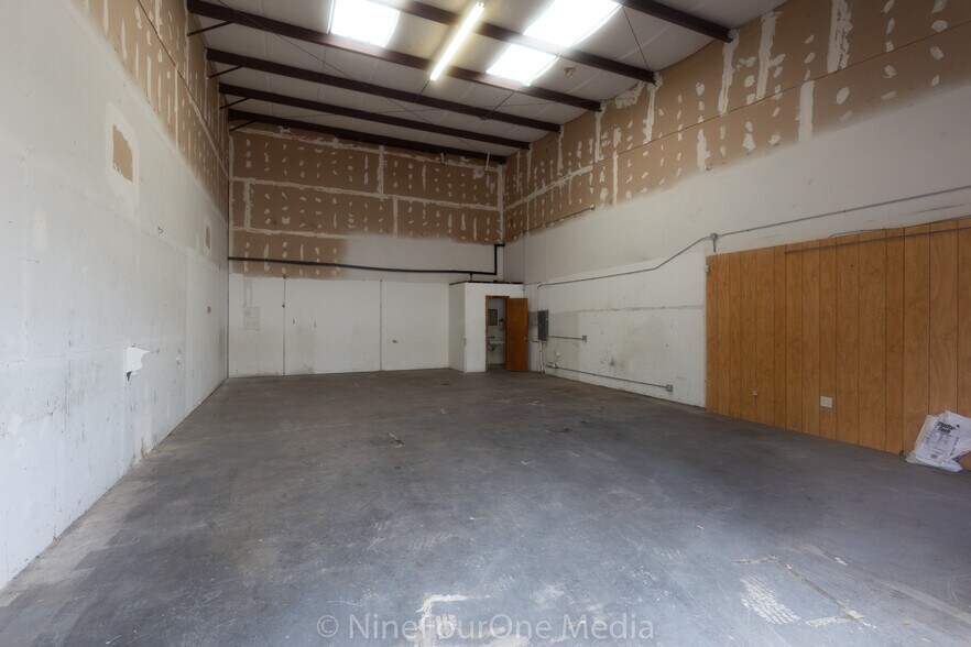 More Photos Of 11215 St Johns Industrial Pky, Jacksonville Warehouse For Lease