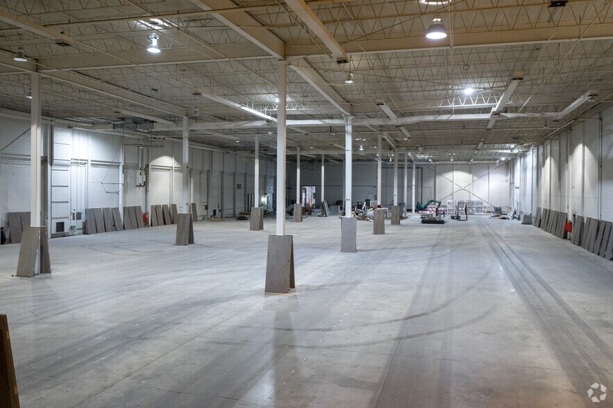 More Photos Of 2500 W Bradley Pl, Chicago Unknown For Lease