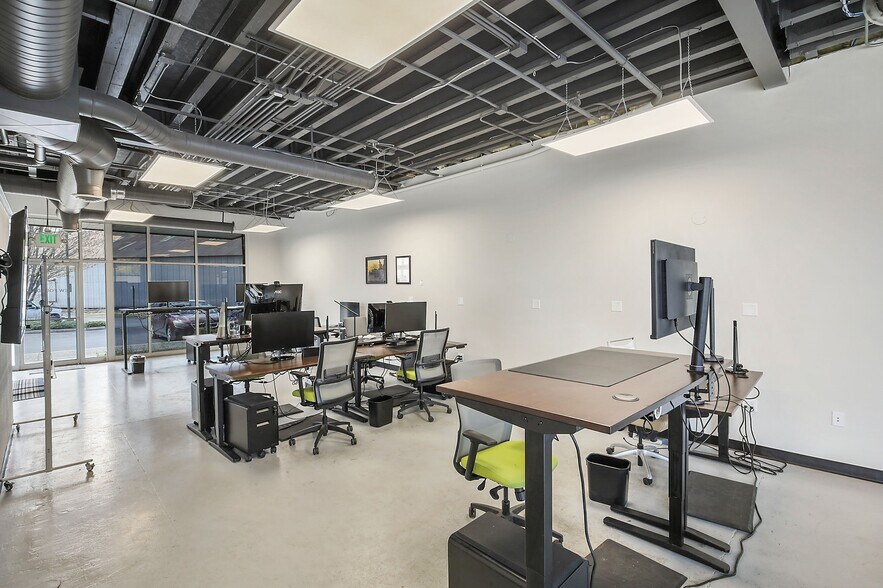 More Photos Of 317 W 6th St, Moscow Storefront Retail Office For Lease